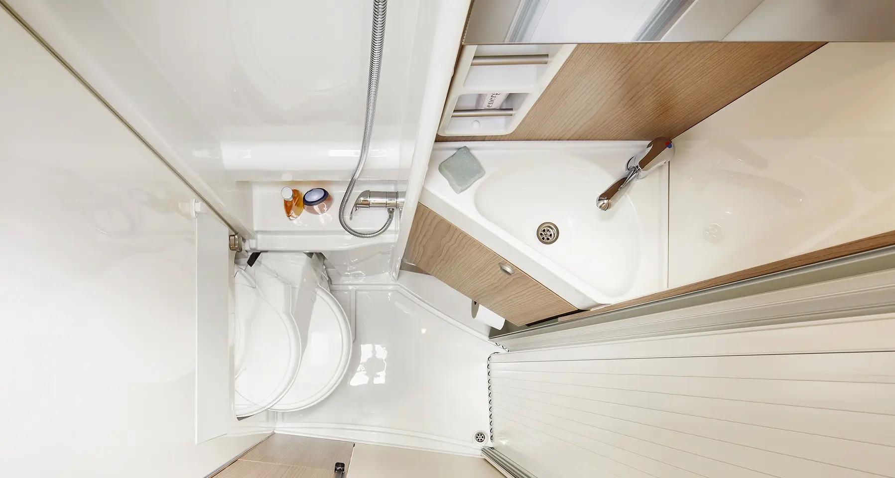 1. 2023 MalibuVan Firstclass Tworooms 640LERB Waschraum V2