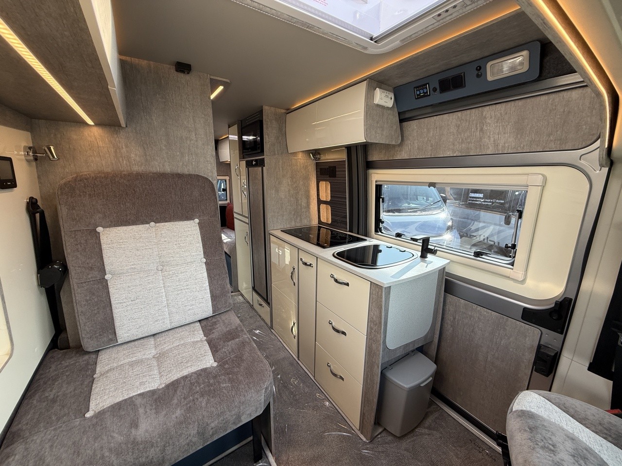 Aurora Xl Seating Kitchen