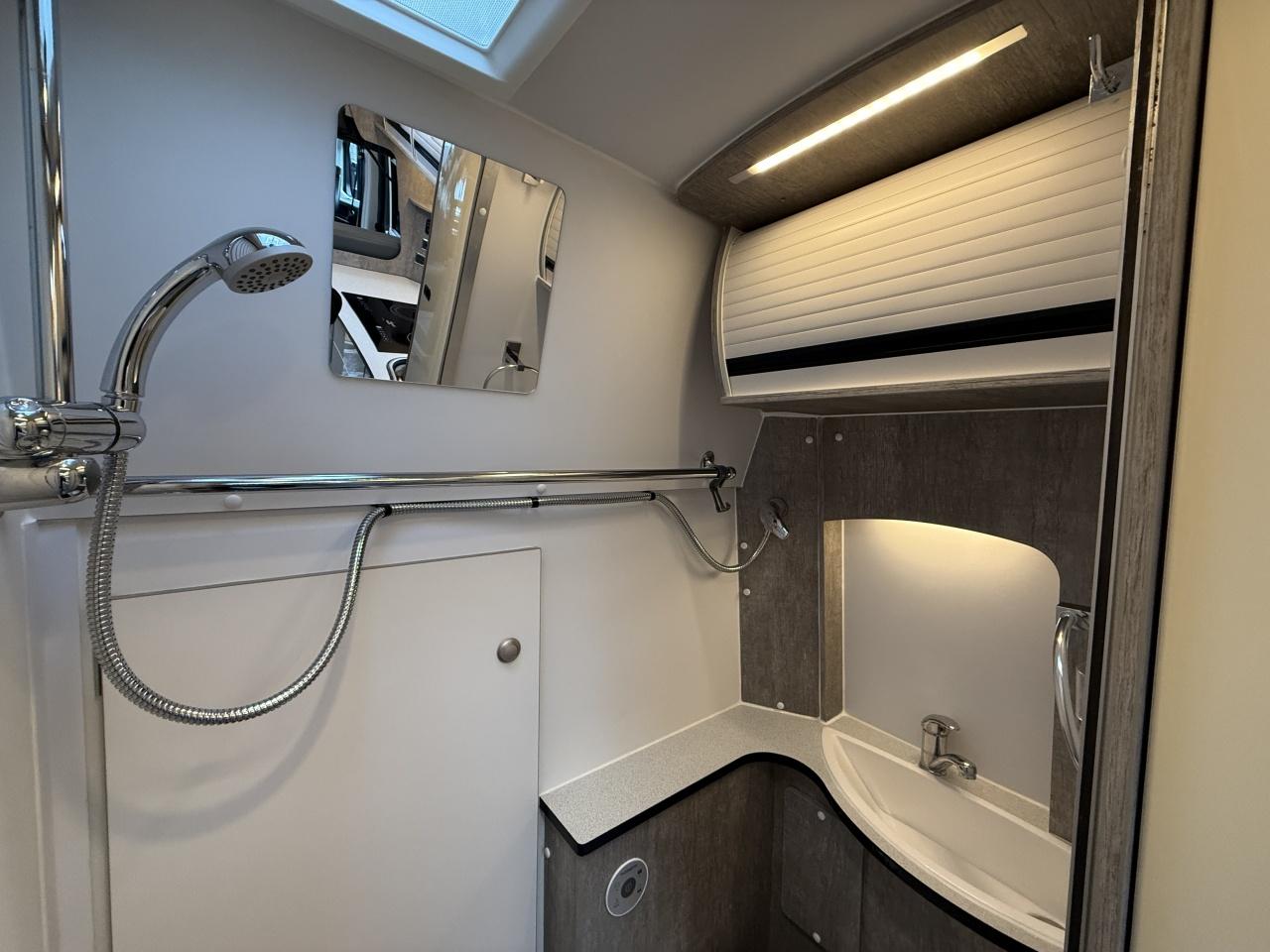 Solaris Xl Shower