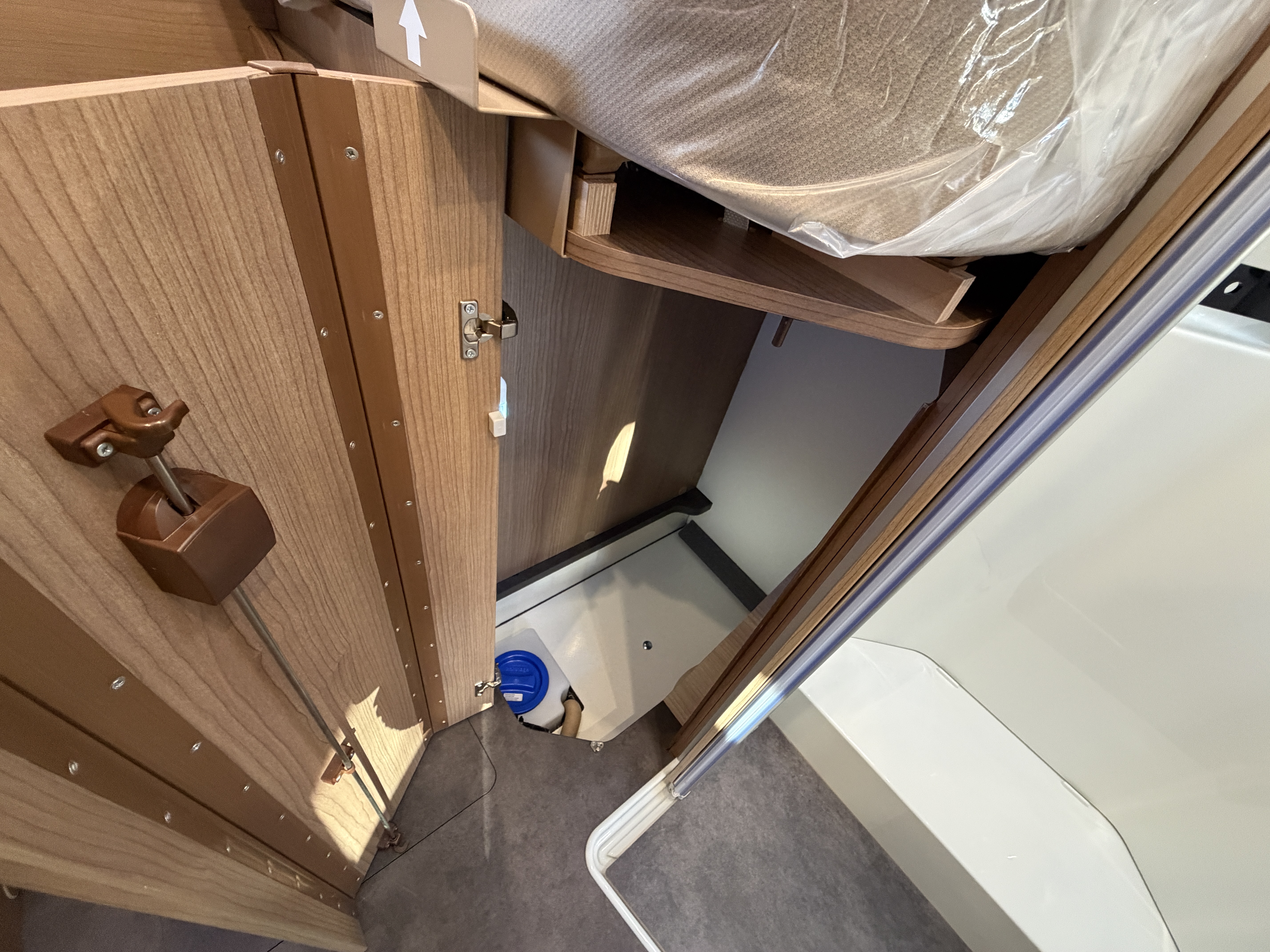 20251113 084249528 IOS