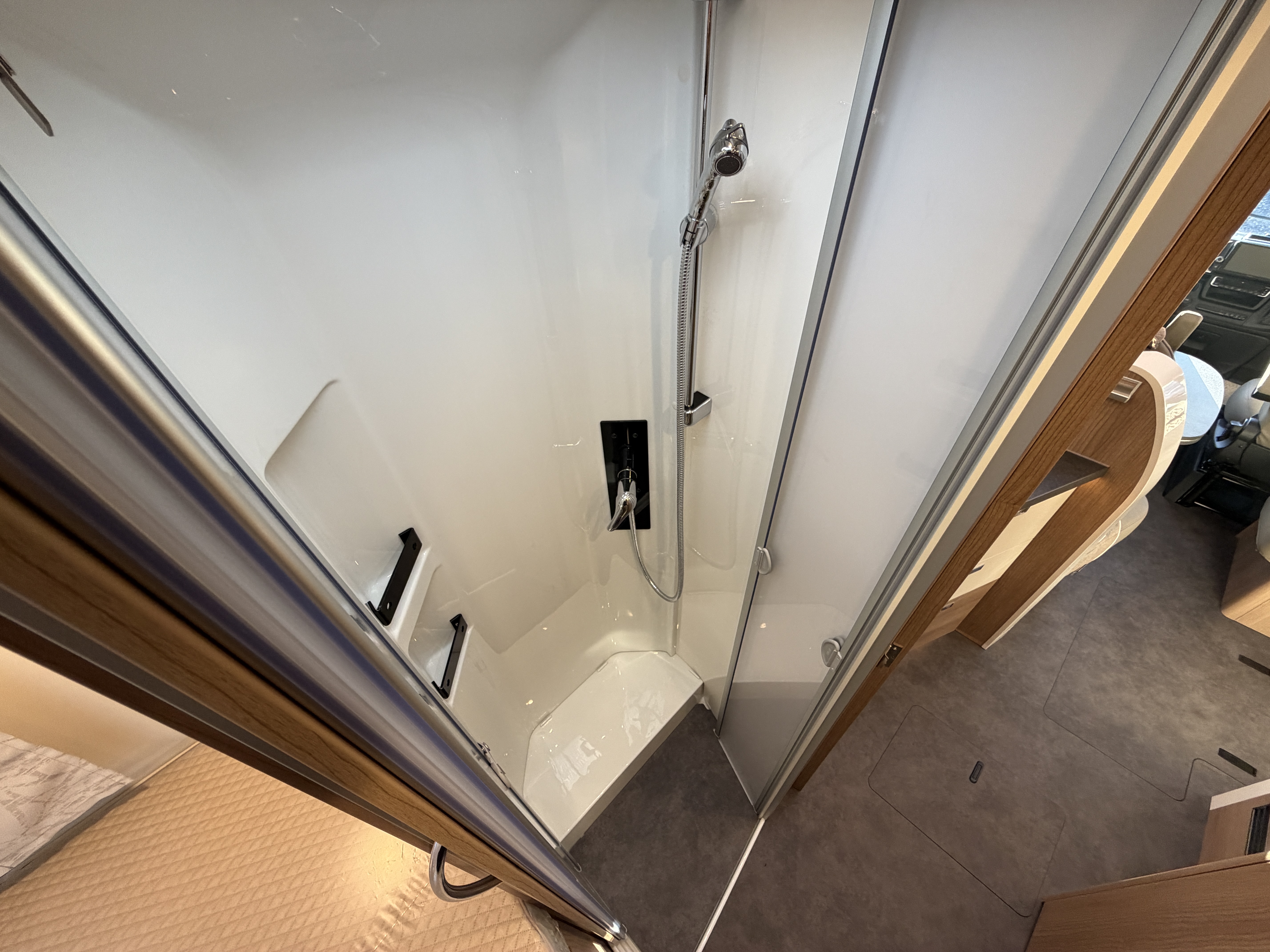 20251113 084257640 IOS