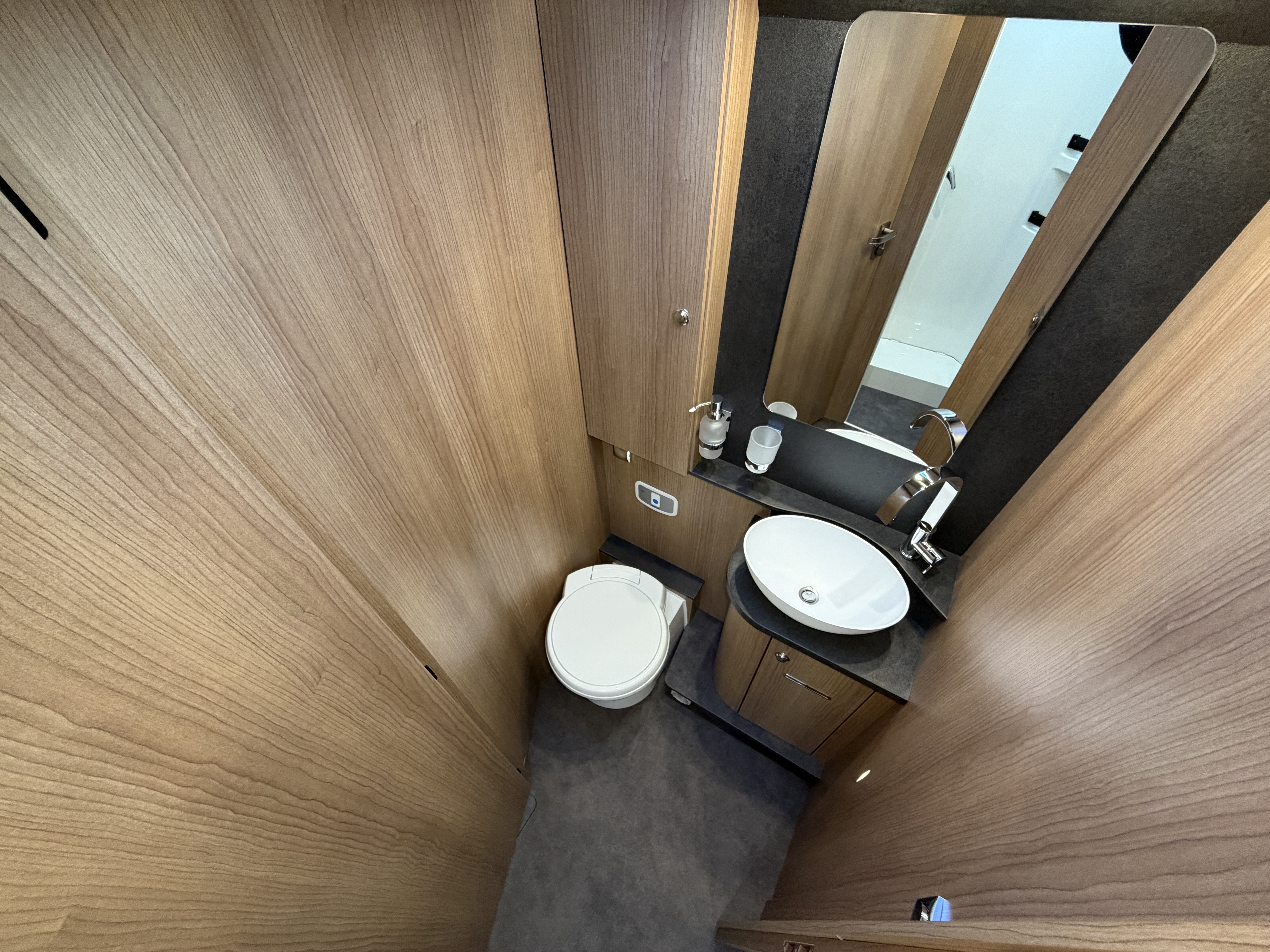 20251113 084306976 IOS