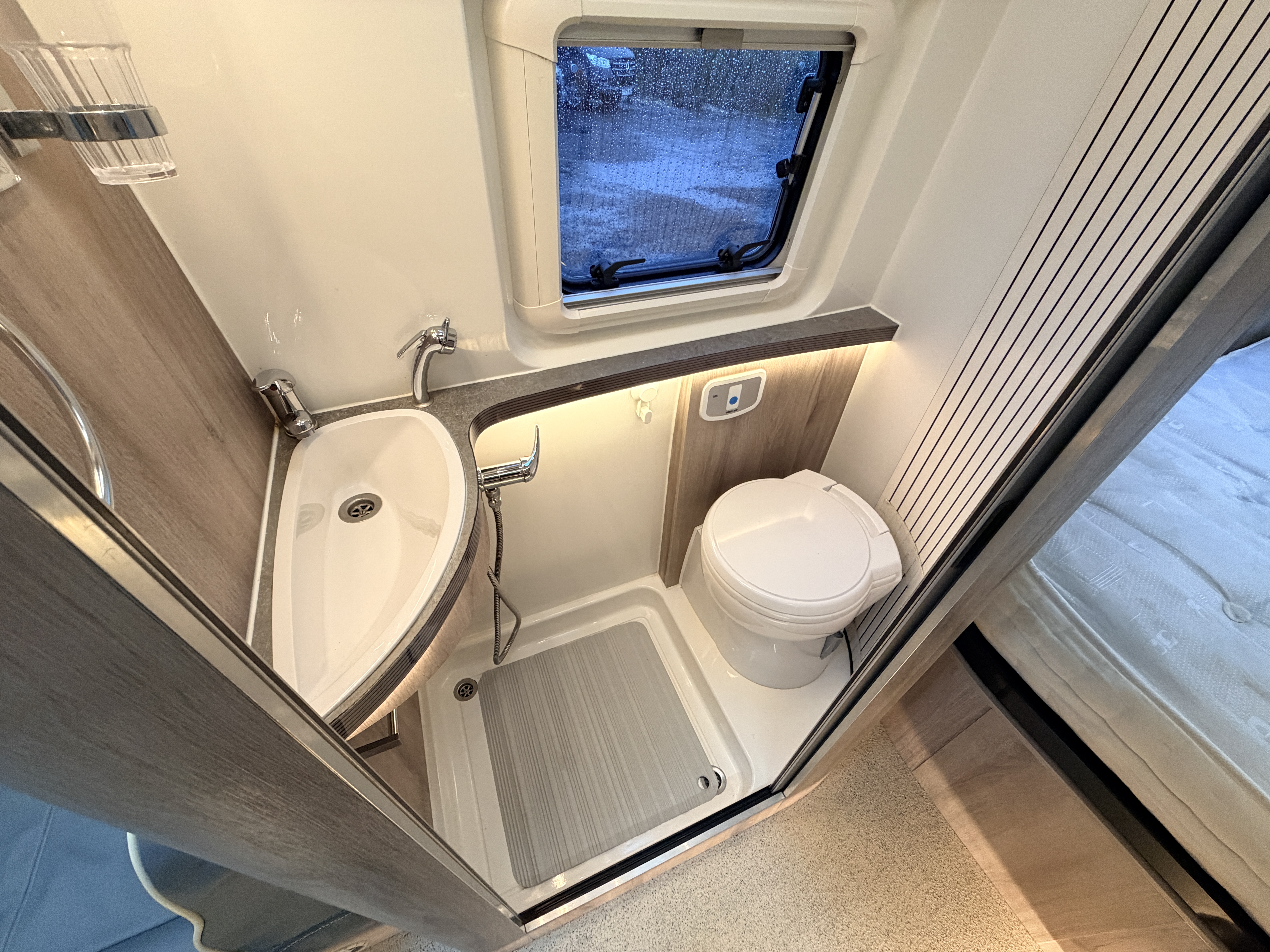 20251129 094839655 IOS