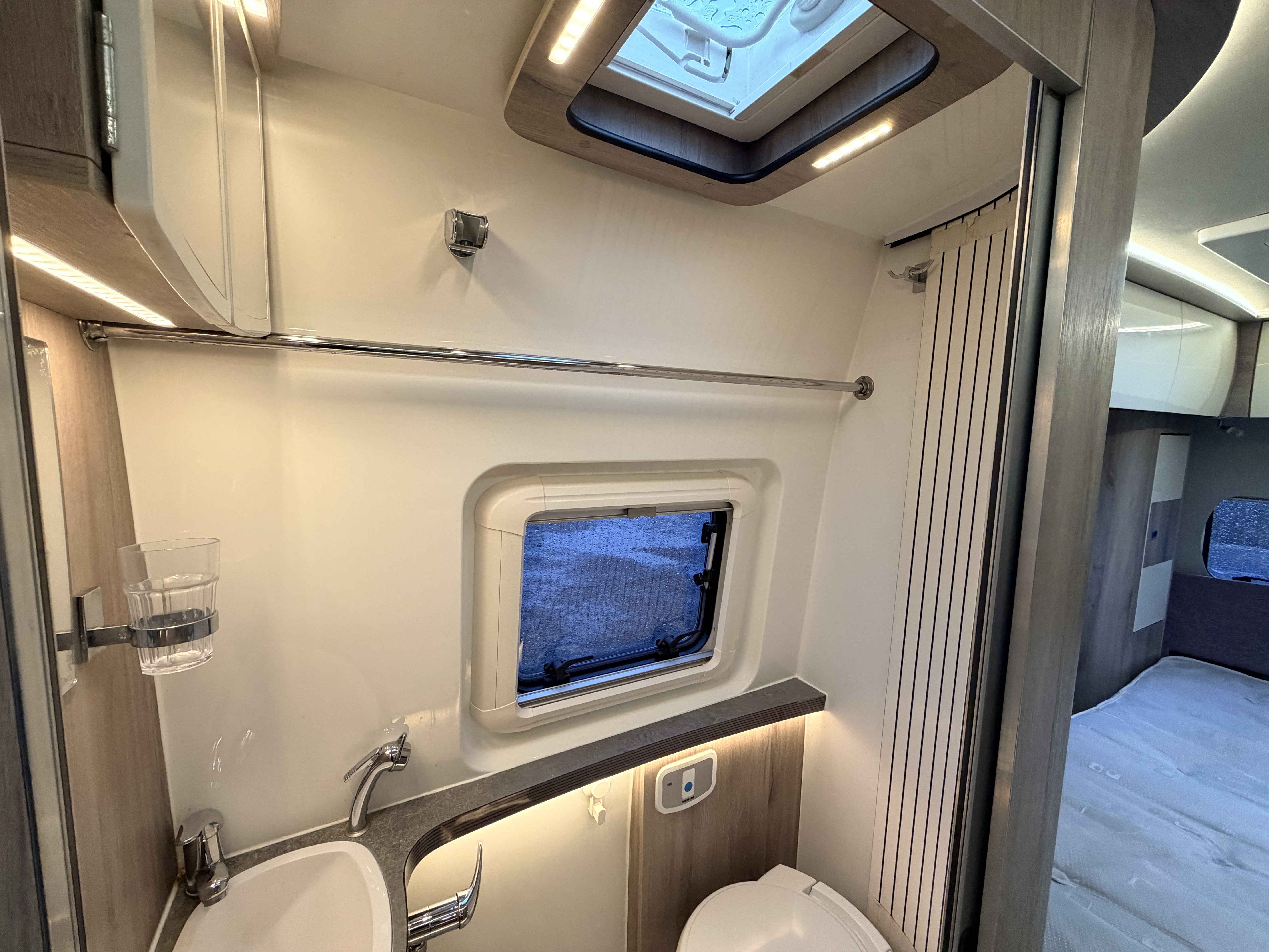 20251129 094842165 IOS