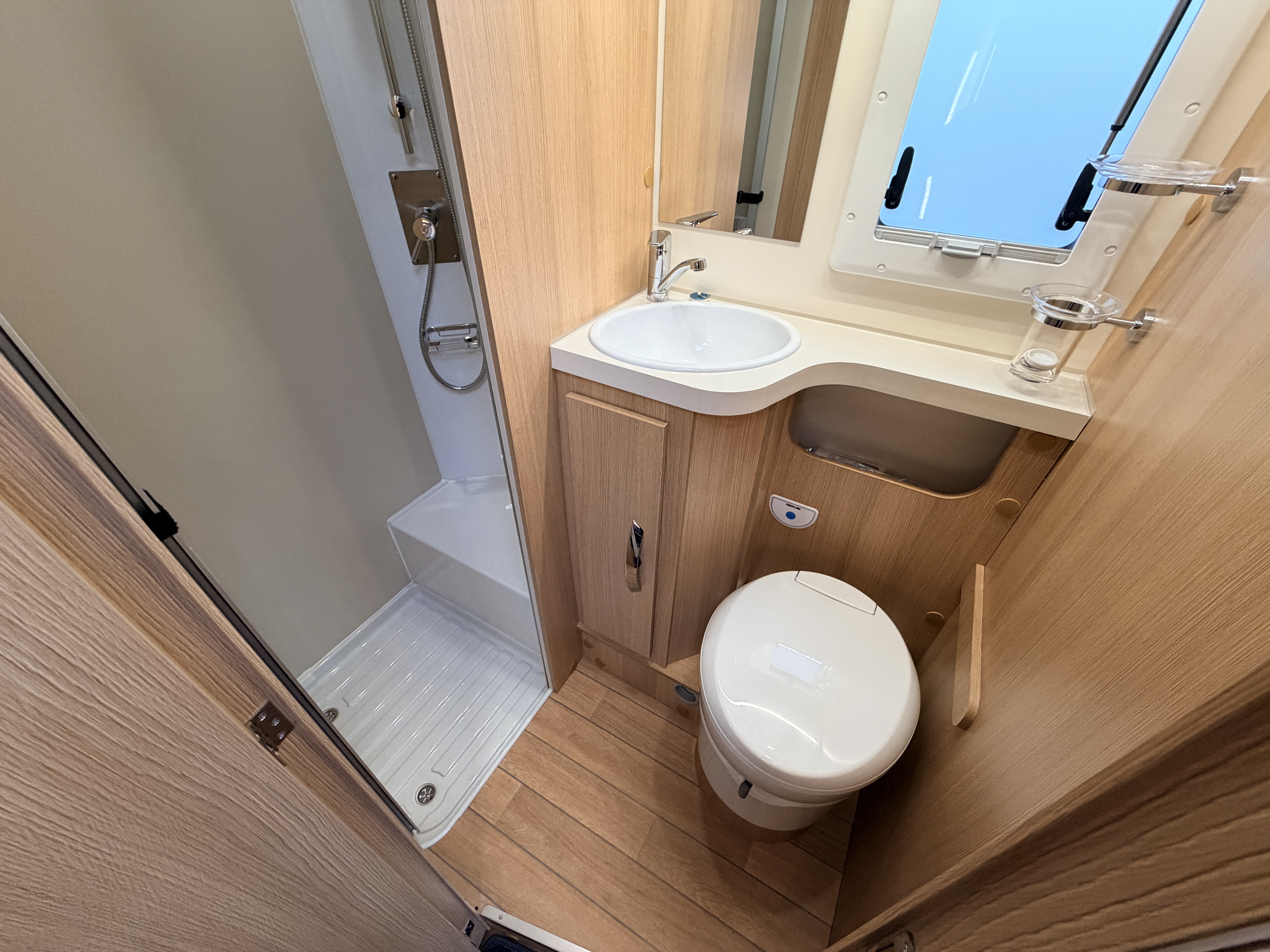 20251206 142842946 IOS