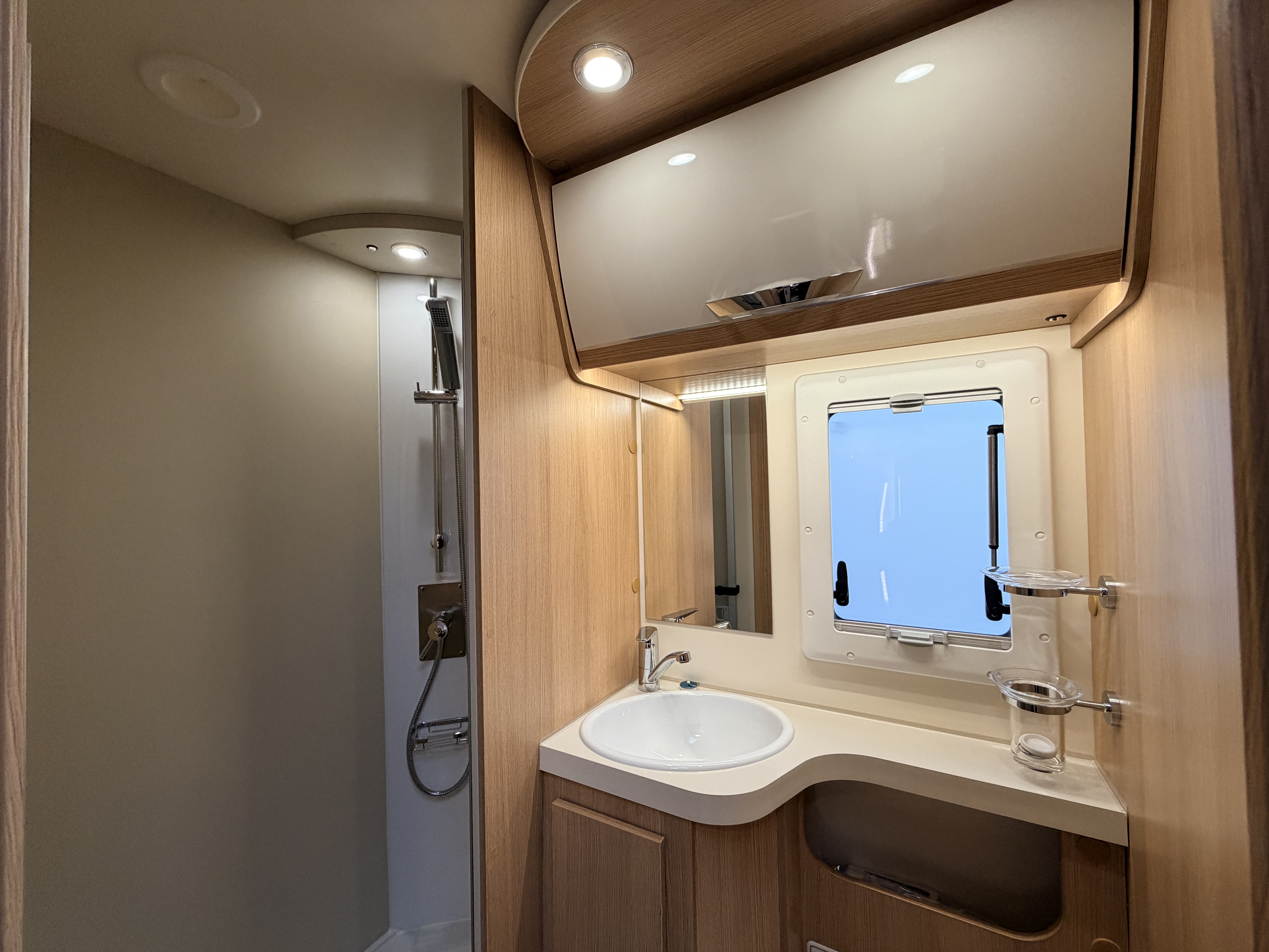 20251206 142846120 IOS